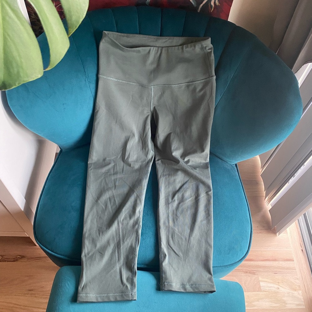 *SOLD* Dark olive mid-rise cropped leggings